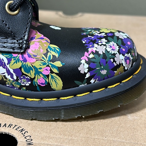*NWB/NWOT* DR. MARTENS Women's 1460 Pascal - Black+Multi Vintage Floral Backhand - Picture 10 of 15